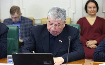 Геннадий Емельянов