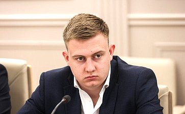 Встреча Александра Варфоломеева с членами молодежного парламента при Тульской областной Думе
