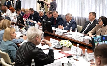Лилия Гумерова провела круглый стол на тему «О государственной политики в области защиты, поддержки и развития русского языка». Мероприятие состоялось на площадке Государственного института русского языка имени А.С. Пушкина