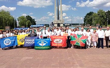Проведение вахты памяти «Горсть земли» в России и Беларуси