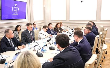 Встреча председателя Комитета СФ по аграрно-продовольственной политике и природопользованию Александра Двойных с Губернатором Чукотского автономного округа Владиславом Кузнецовым