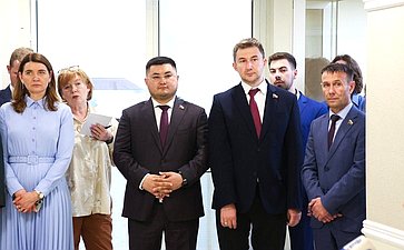 Открытие выставки «Новая реальность глазами юных строителей будущей России»