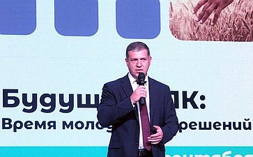 На форуме «КомандАгро – 40» Анатолий Артамонов рассказал о масштабной государственной поддержке аграриев и социальных преобразованиях на селе