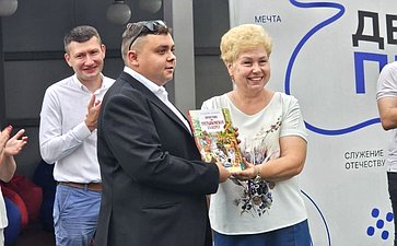 Ольга Бас приняла участие в торжественном открытии первой тематической смены детского лагеря «Труженик» ЛНР