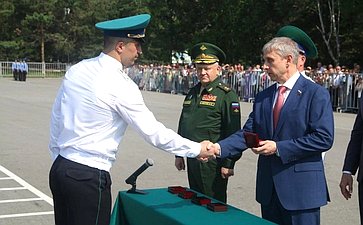 Андрей Серёжников поздравил выпускников Хабаровского пограничного института ФСБ