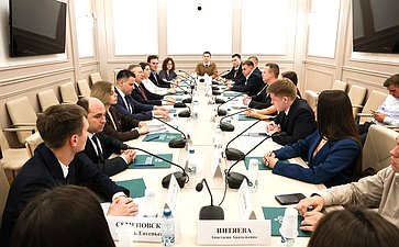 Встреча Александра Варфоломеева с членами молодежного парламента при Тульской областной Думе