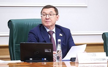 Владимир Якушев