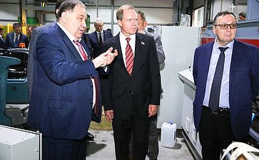 Члены Комитета СФ посетили сельскохозяйственные предприятия –тепличный комплекс и компанию, специализирующуюся на выращивании яблок