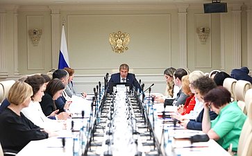 Круглый стол Комитета Совета Федерации по конституционному законодательству и государственному строительству «Актуальные вопросы судебной защиты прав детей: проблемы и пути решения»