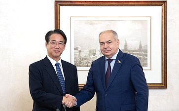 Встреча Ильяса Умаханова с Чрезвычайным и Полномочным Послом Японии в РФ Тоёхиса Кодзуки
