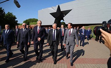 Мемориальный комплекс «Брестская крепость-герой». Церемония возложения венка и цветов к Вечному огню
