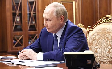 Встреча Президента России Владимира Путина с Председателем Совета Федерации Валентиной Матвиенко по итогам завершившейся весенней сессии российского парламента