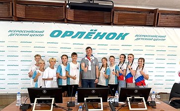 Артем Малащенков поздравил ребят и вожатых с 65-летием «Орлёнка»