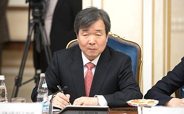 Председатель Исполнительного комитета Международного бюро выставок Джай-Чул Чой