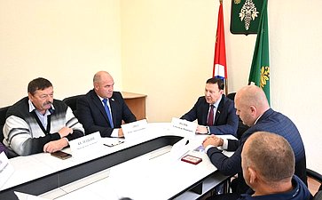 Александр Ролик вручил приморским семьям почетный знак «Семейная доблесть»