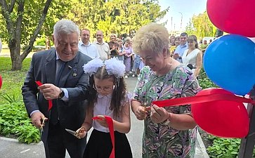 Ольга Бас посетила торжественную церемонию открытия новой модульной библиотеки в муниципальном округе Антрацит