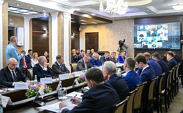 Вячеслав Тимченко провел расширенное заседание по вопросам контрольно-надзорной деятельности в Республике Хакасия