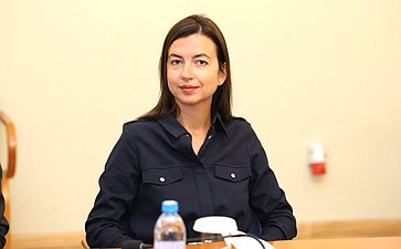Заседание круглого стола на тему «Образовательные мосты: университеты и языковые центры как важный фактор продвижения русского языка за рубежом»