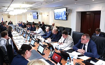 Круглый стол Комитета СФ по Регламенту и организации парламентской деятельности совместно с Комитетом СФ по экономической политике «Совершенствование законодательства Российской Федерации о государственном контроле (надзоре), муниципальном контроле»