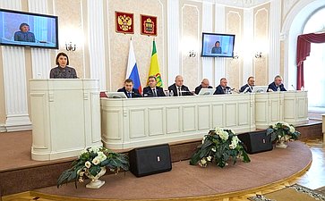 Юлия Лазуткина выступила с отчетом перед Законодательным Собранием Пензенской области