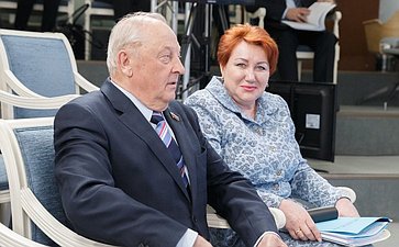 Э. Россель и Е. Перминова Заседание Комитета СФ по бюджету и финансовым рынкам