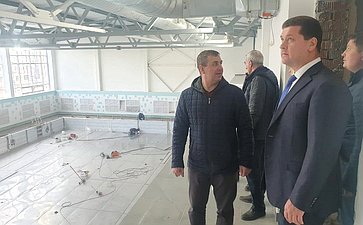 Андрей Чернышев в ходе поездки в регион проинспектировал строительство бассейна Братского государственного университета