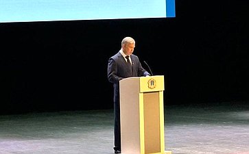 Сергей Рябухин в ходе рабочей поездки в регион принял участие в заслушивании отчета губернатора Алексея Русских в Законодательном Собрании о результатах деятельности правительства области за 2024 год