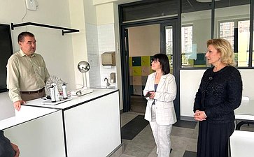 Инна Святенко встретилась с учителями школы № 2087 района Марьино Юго-Восточного округа и посетила обновлённый по программе «Моя школа» корпус образовательного учреждения