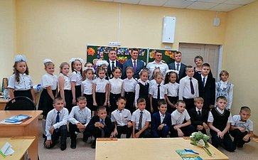 Андрей Шевченко провел первый открытый урок для школьников Шарлыкской общеобразовательной школы № 2