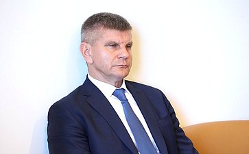 Геннадий Голов