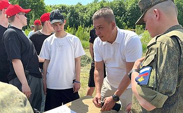 Айрат Гибатдинов в преддверии Дня защиты детей провел занятие в рамках проекта «Школа защитников Родины»