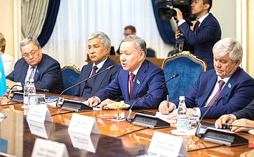 Встреча И. Умаханова с Председателем Мажилиса Парламента Республики Казахстан Н. Нигматулиным