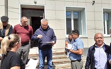Б. Жамсуев осмотрел объекты, строящиеся в рамках реализации нацпроектов и региональных программ в Агинском районе Забайкалья