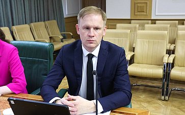 Совещание Комитета Совета Федерации по федеративному устройству, региональной политике, МСУ и делам Северана тему «Газификация и ее производные: газохимия и нефтехимия как драйвер роста экономики Дальневосточного федерального округа»