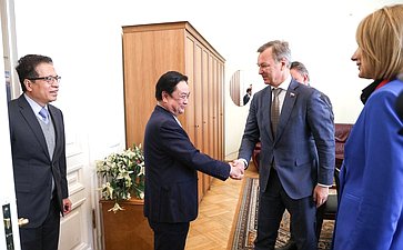 Встреча первого заместителя Председателя СФ Андрея Яцкина с заместителем председателя Национального собрания Социалистической Республики Вьетнам. XI Невский международный экологический конгресс