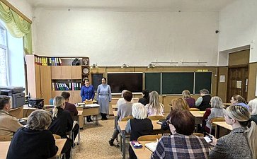 Екатерина Алтабаева поздравила старейшую школу Севастополя с юбилеем