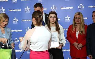 Награждение призеров Всероссийской сетевой акции «Подвиг села: наставники» и 7 творческих коллективов