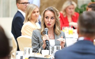 XXVIII Петербургский международный экономический форум (ПМЭФ’25). Открытый диалог «Инвестиции в будущее: инновации как фундамент российской экономики» (Фото банк ПСБ)