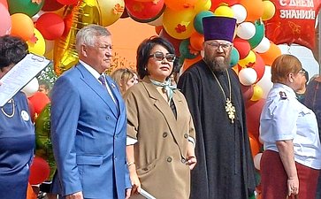 Сергей Михайлов поздравил с Днем знаний педагогов и учеников школы №63 поселка Чернышевск