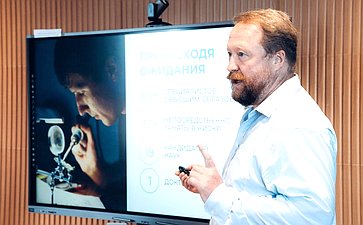 Сенаторы посетили компанию, производящую медоборудование для нейрофизиологии, функциональной диагностики и реабилитации
