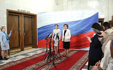 Пресс-подход Галины Кареловой и Анны Кузнецовой по итогам заседания парламентской комиссии по расследованию преступных действий в отношении несовершеннолетних со стороны киевского режима