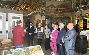 Члены Комитета СФ по науке, образованию и культуре посетили Еврейский музей и центр толерантности в Москве