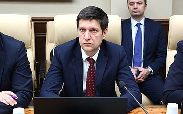 Совещание Комитета СФ по экономической политике «Вопросы увеличения производства автомобилей для оказания услуг такси с учетом требований к уровню их локализации»