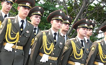 Парламентская делегация возложила цветы к Монументу «Мать Армения»