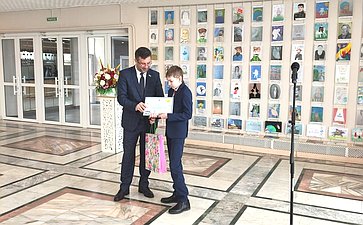 Николай Владимиров вручил награды участникам конкурса рисунков, инициированного Советом Федерации