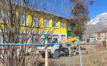 Виталий Назаренко в рамках региональной недели посетил поселок Верхний Фиагдон в Алагирском районе