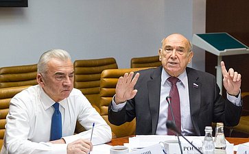С. Бебенин и В. Рогоцкий Заседание Комиссии Совета законодателей по вопросам экономической и промышленной политики
