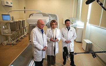 Председатель СФ Валентина Матвиенко и губернатор Московской области Андрей Воробьев посетили Институт ядерной медицины