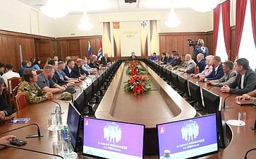 Александр Карелин поделился с участниками СВО опытом и вдохновляющими примерами служения Родине