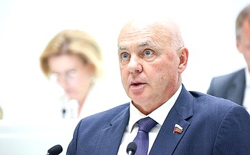Андрей Шохин